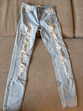 Light Wash Ripped Women's Skinny Jeans